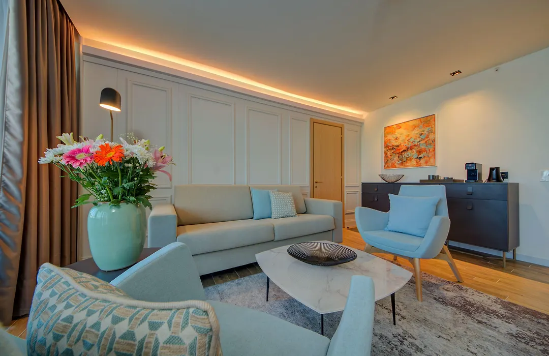 Land'S End, Boutique Hotel-1