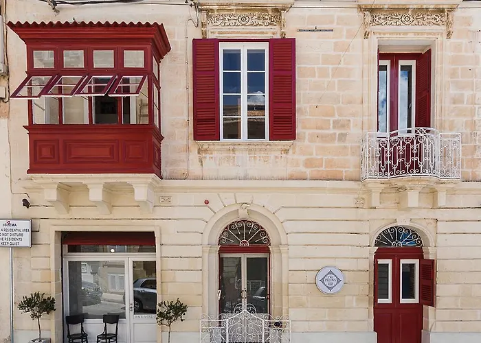 Two Pillows Boutique Hostel